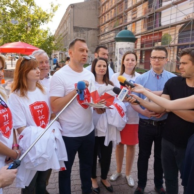 Konstytucja i koszulka dla mieszkańców Łodzi